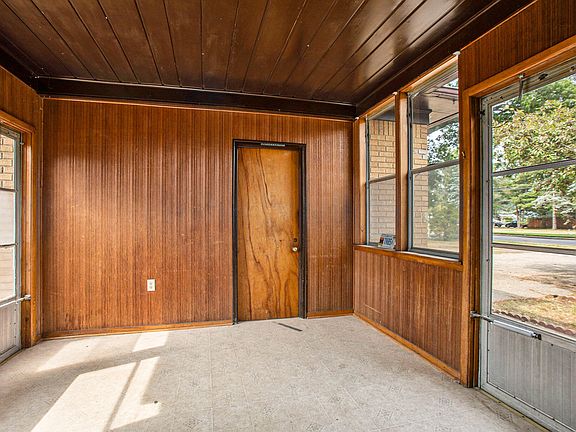5th image of 3811 Clyde Park Ave SW