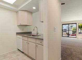 2150 Douglas Ave APT 6, Bellingham, WA 98225