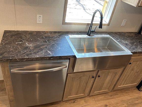 5th image of 2734 Hicks Rd