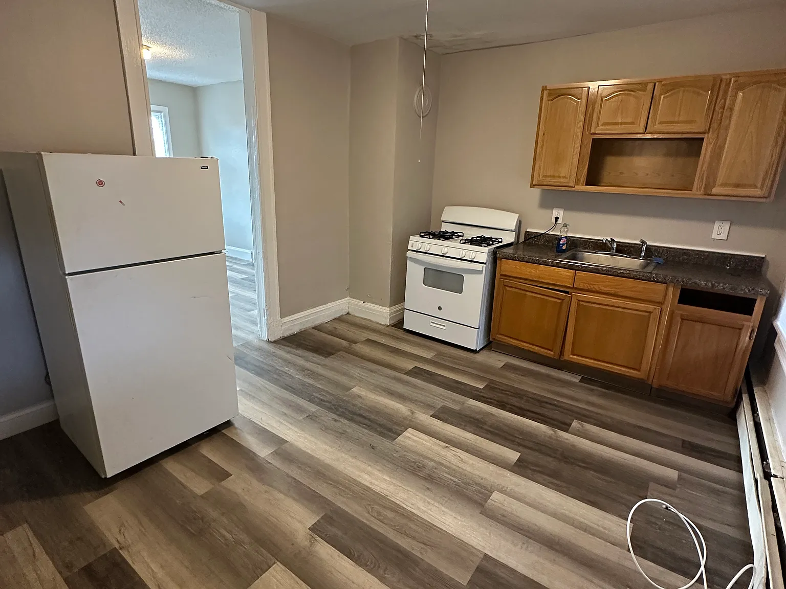 1 bed, 650 sqft, $1,049 — Photo 3