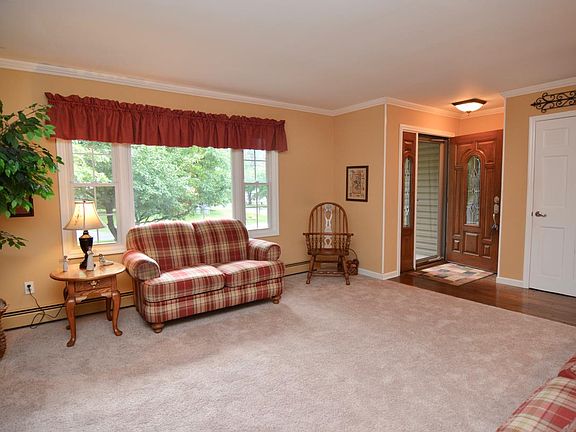 5th image of 31 Linda Ln