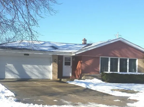 1674 S Pine St, Grafton, WI 53024