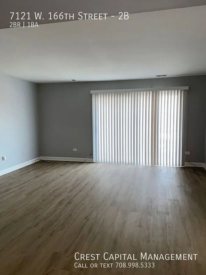 Charming 2-Bedroom Apartment in the Heart of Tinley Park 7121 W 166th St — Photo 4