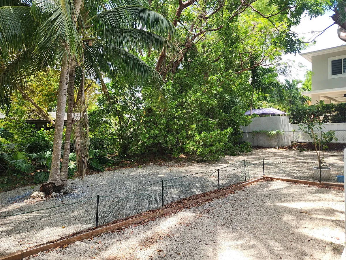Building Photo - 757 Musa Dr