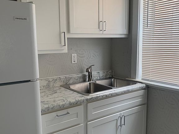 3rd image of 4548 Flad Ave #1W