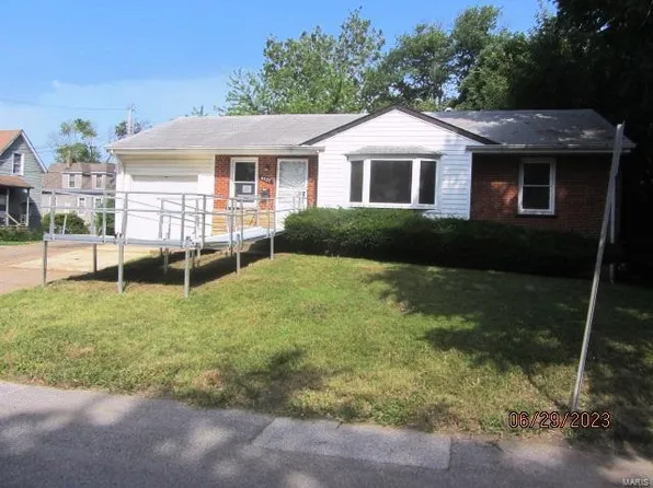 8527 Dianthus Ln, Saint Louis, MO 63136