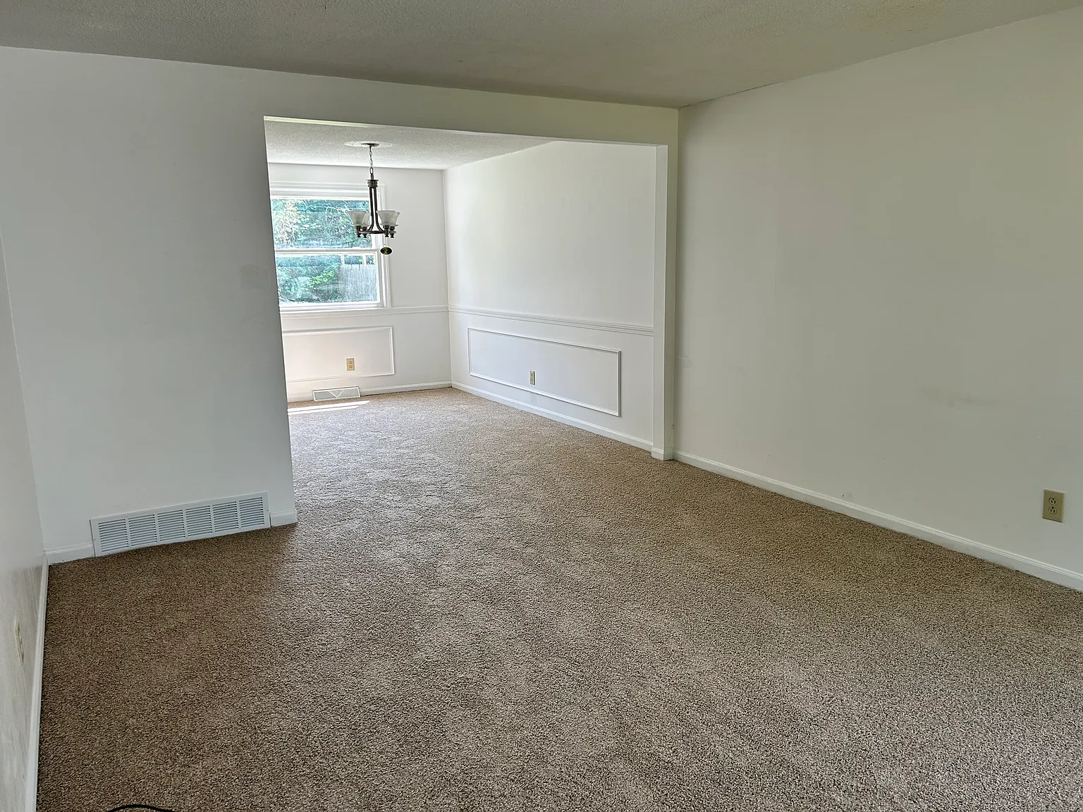 205 Berehaven Dr — Photo 2
