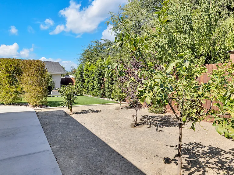 727 W 11th Ave — Photo 26
