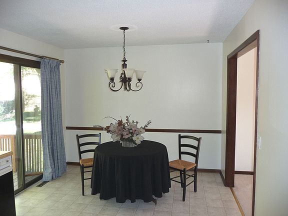 Spacious Eat-in Kitchen