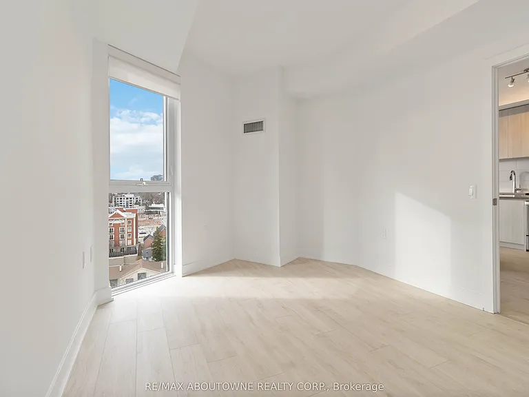 2088 James St #1109 — Photo 17