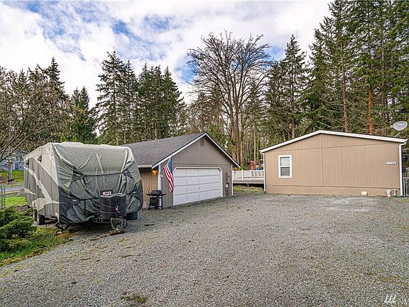 2nd image of 1739 Lake Dr