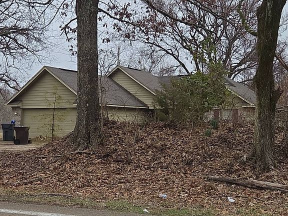 2nd image of 2025 Stringtown Rd