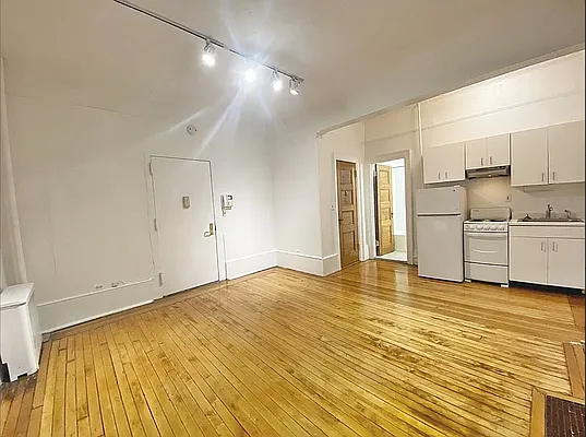 Rented by Rachel Realty | media 7