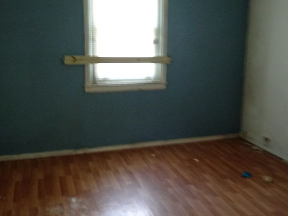 2nd image of 34 Davidson St