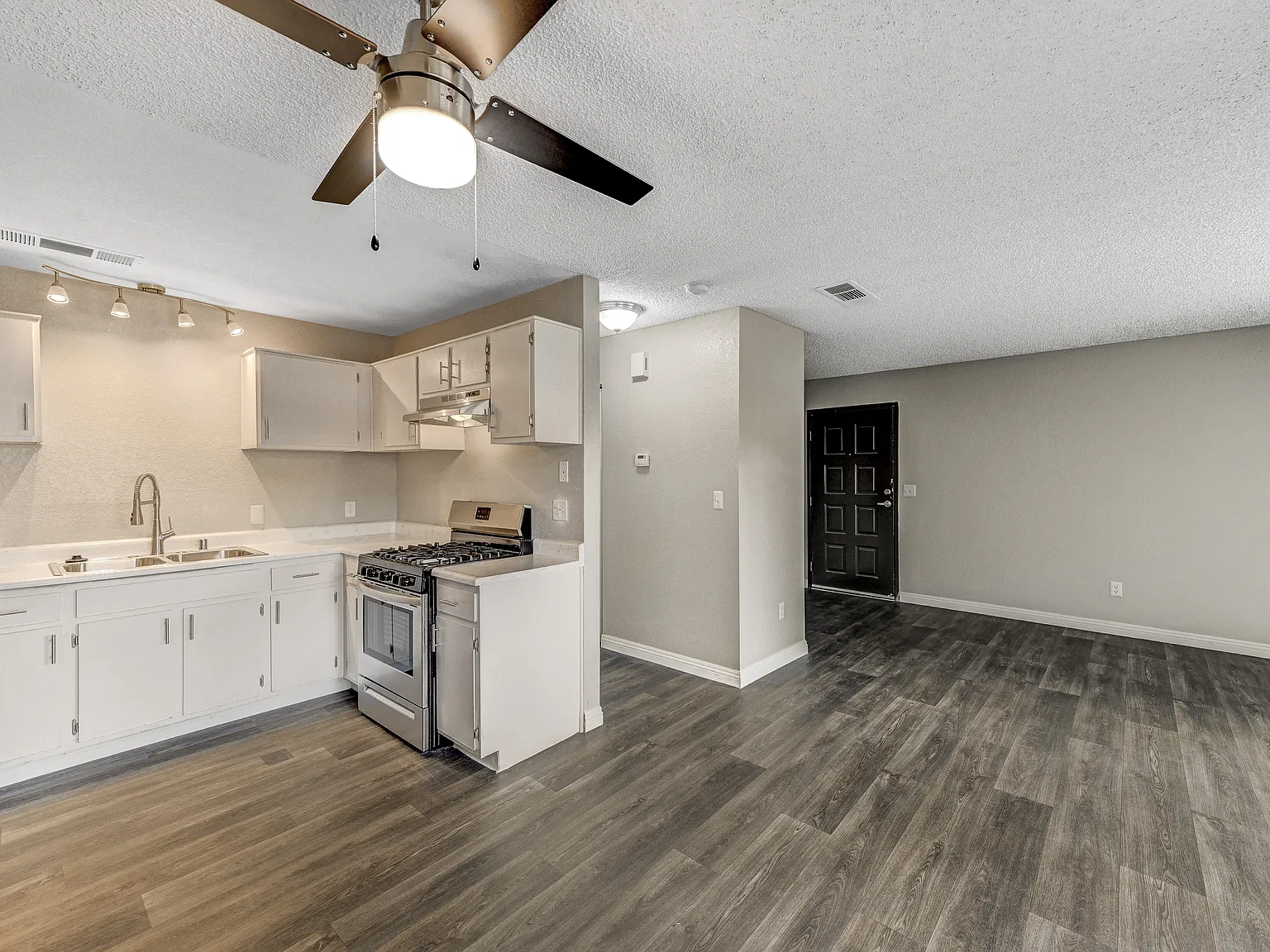 Desert Bay Apartments — Photo 4