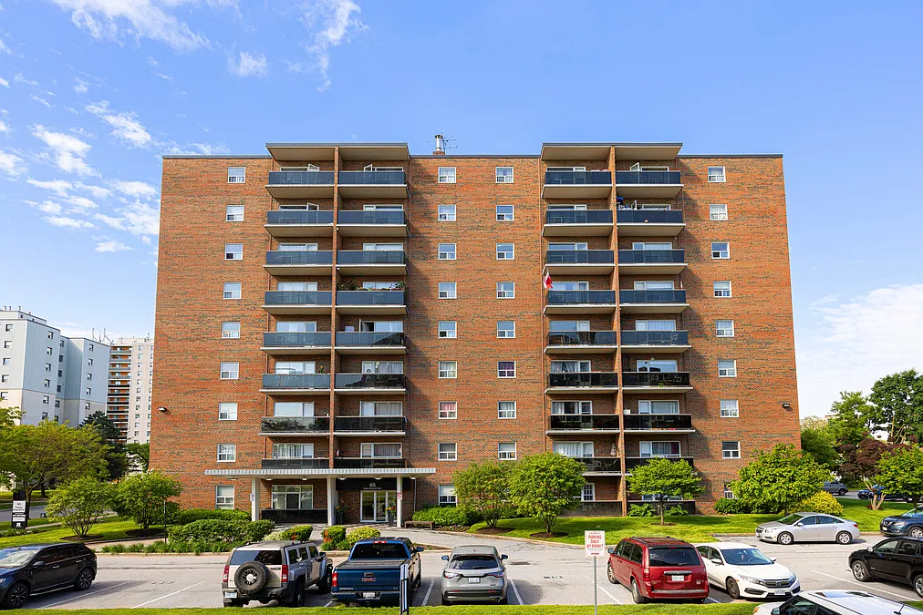 95 Paisley Boulevard West — Photo 1