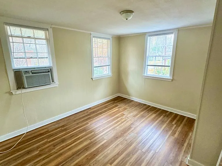 812 Saint Charles St — Photo 4