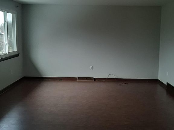 3rd image of 17 Strasbourg Dr