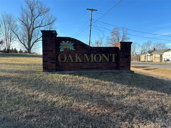3916 Oakmont Ln, Hickory, NC 28602