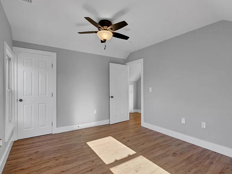 77 E Broad St — Photo 14