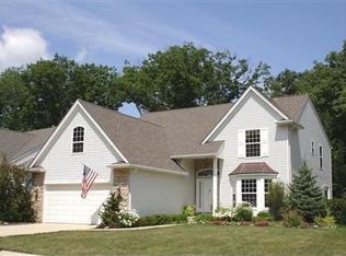463 Country Walk, Amherst, OH 44001