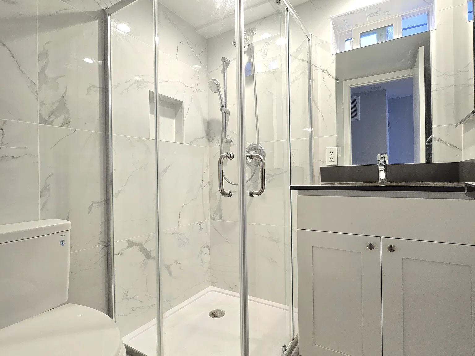 2 bed, 580 sqft, $3,300 — Photo 2