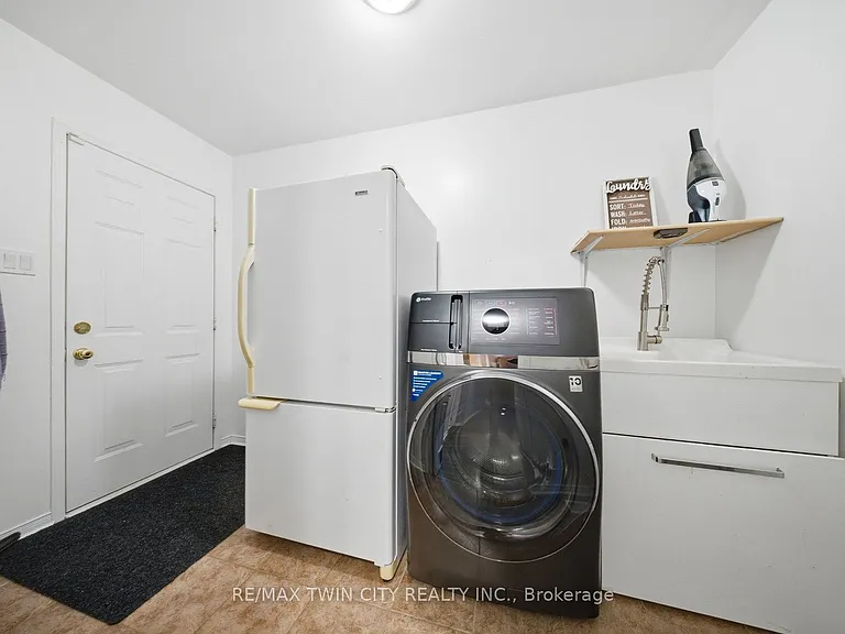 20 Webb Ave #UPPER — Photo 16