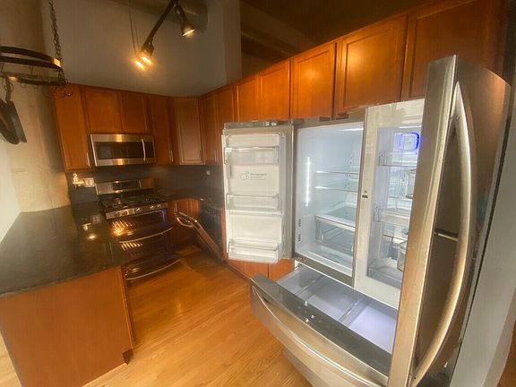 2nd image of 1934 N Washtenaw Ave APT 205
