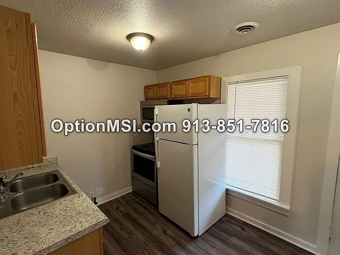 1 bed, 1.0 bath, $795 — Photo 2