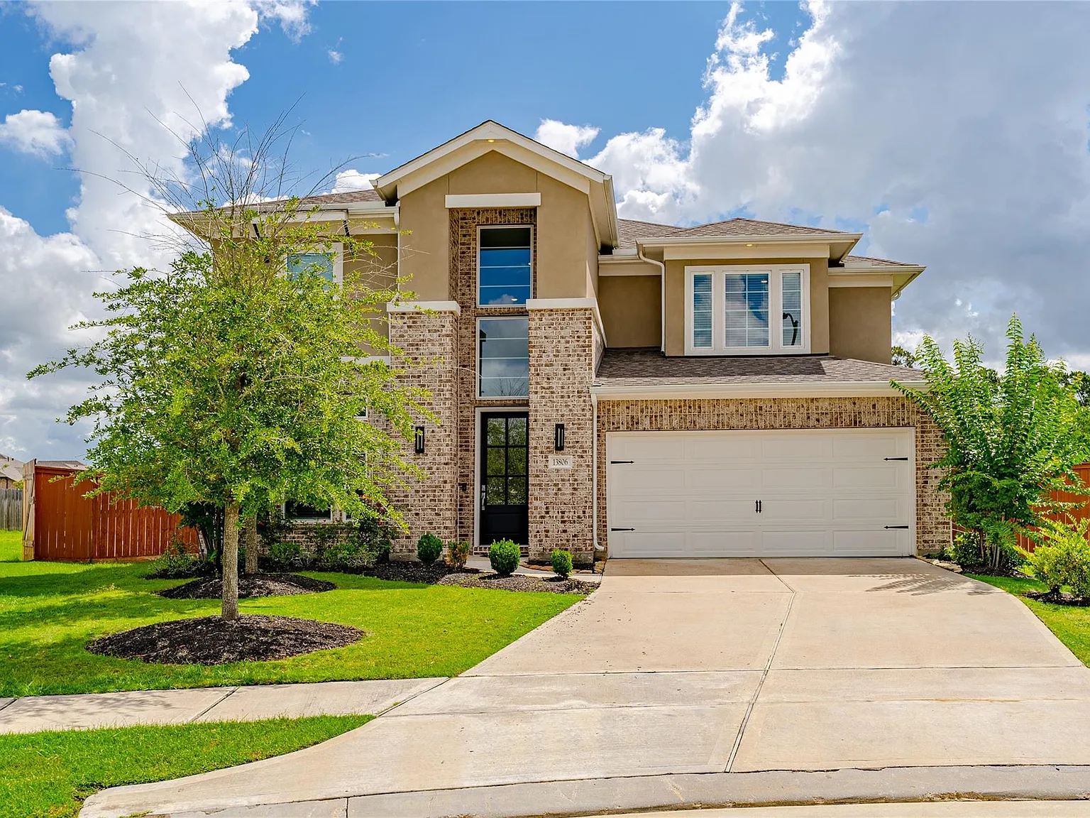 4 bed, 3.5 bath, 3110 sqft, $4,399 — Photo 1