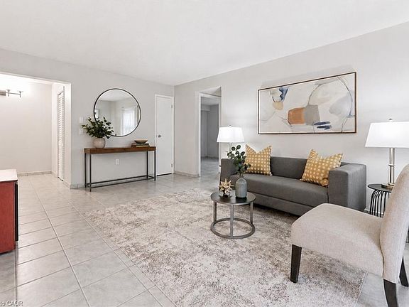3rd image of 966 Queenston Rd #302