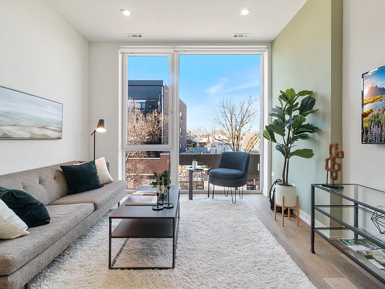 4513 N Clark St #505 — Photo 4