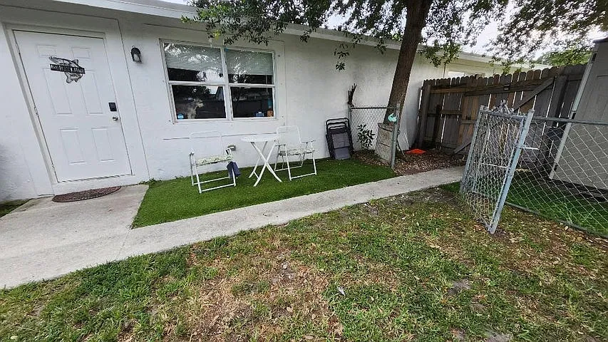 3 bed, 1200 sqft, $2,400 — Photo 2