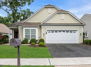 125 Stone Manor Dr, Somerset, NJ 08873
