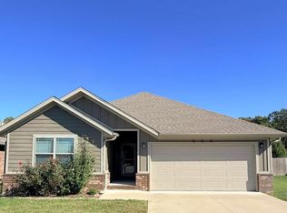 604 N Eagle Park Dr, Nixa, MO 65714