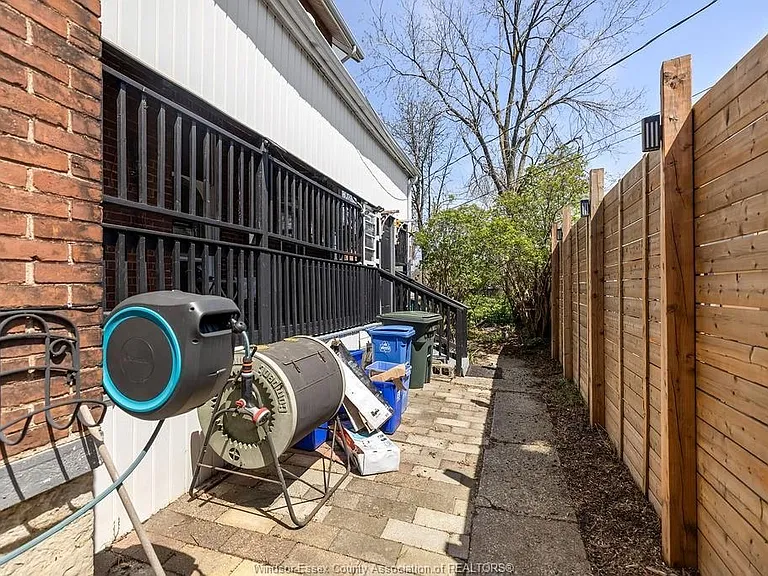 274 Crawford Ave — Photo 45