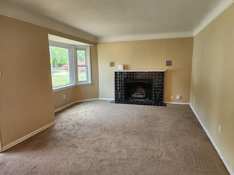 1335 Washington Blvd — Photo 2