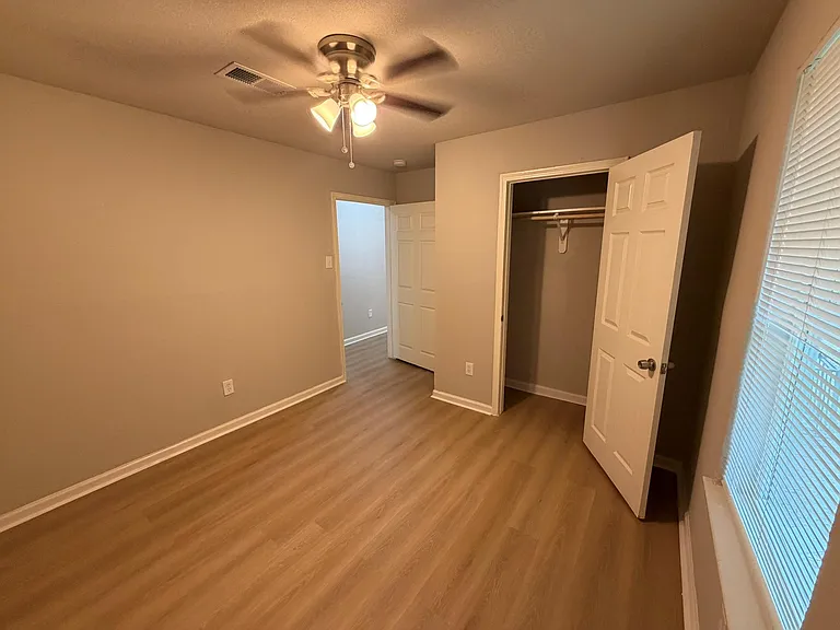4706 N Wayside Dr — Photo 7