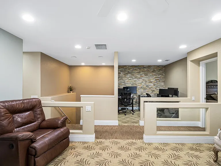 8212 E White Fir Ln — Photo 32