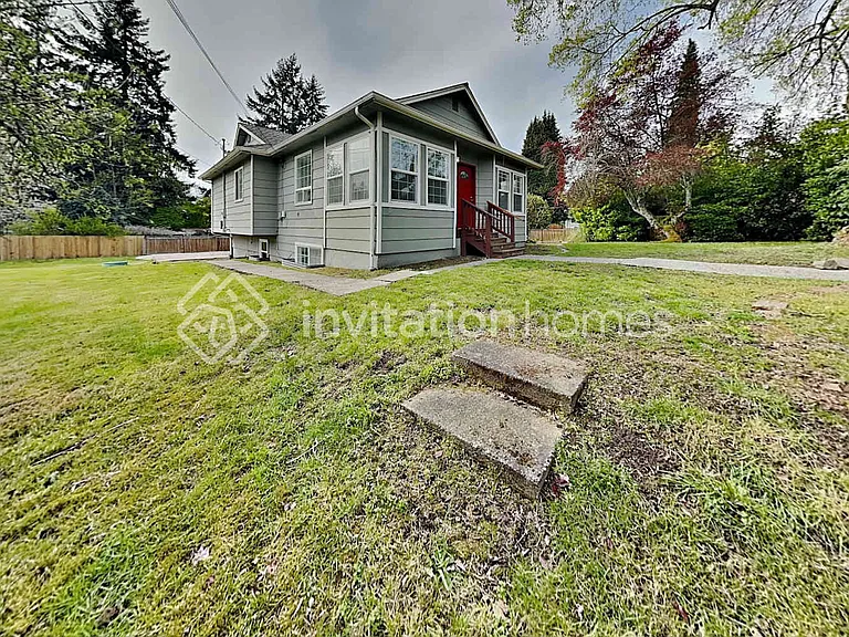 19401 8th Ave S — Photo 1