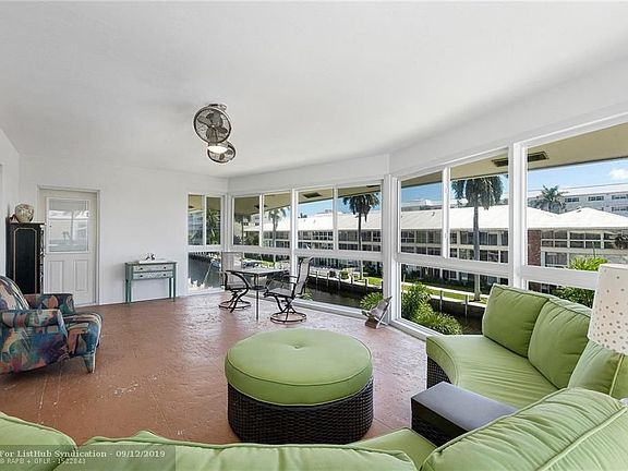 3rd image of 3050 NE 48th St APT 310