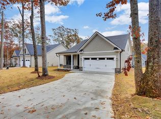 203 Kennedy Ln, Powdersville, SC 29673