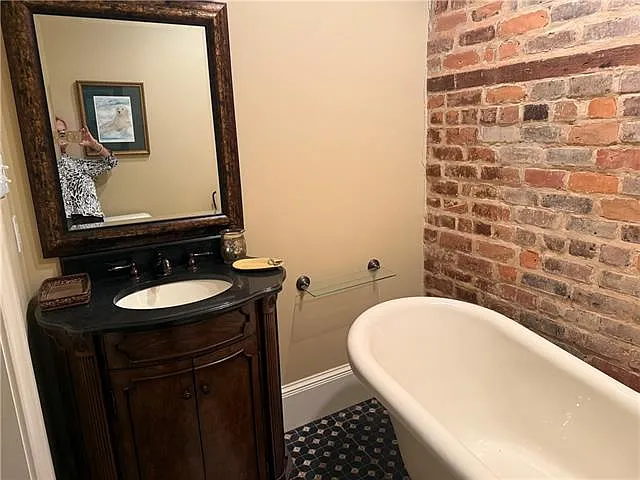 1206 Chartres St #10 — Photo 8