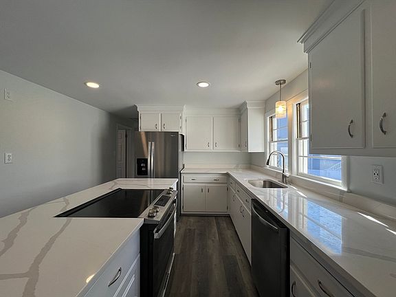 5th image of 502 Lake St