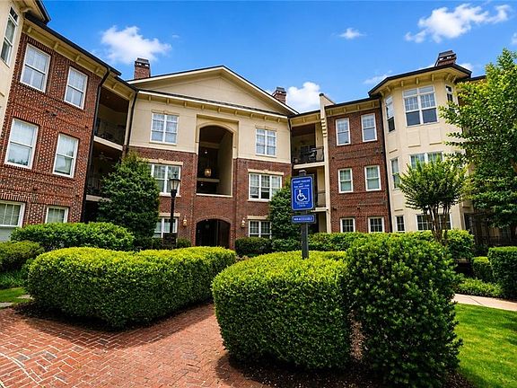 4th image of 825 Highland Ln NE APT 1208
