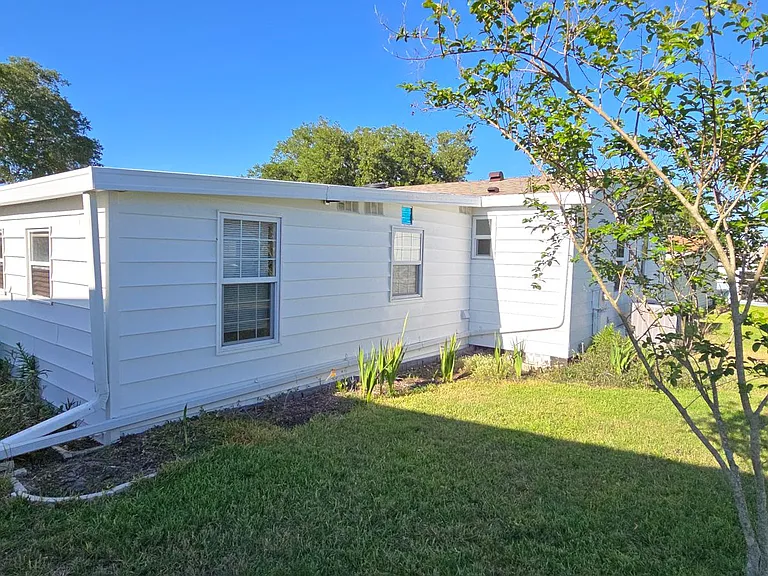1715 Pebble Beach Ln — Photo 17