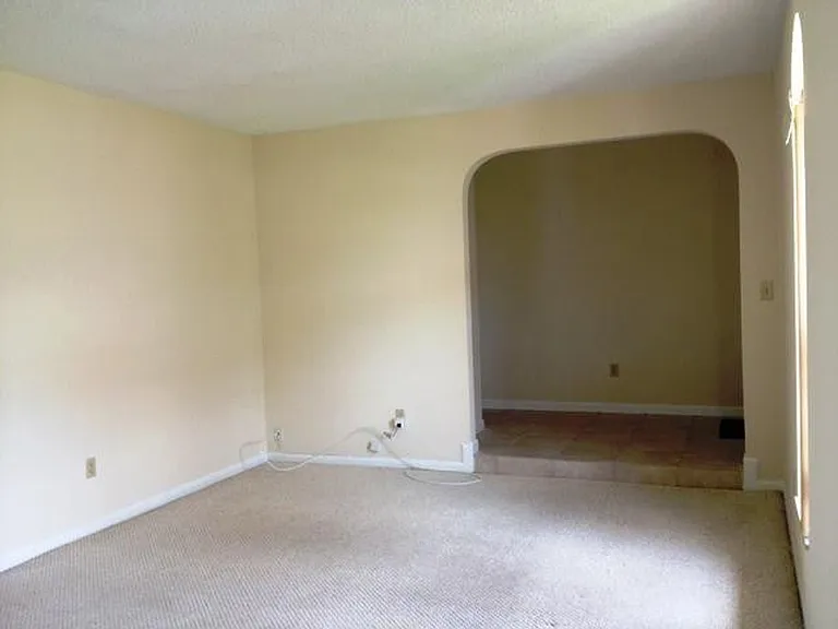 737 NW 84th Ln — Photo 6