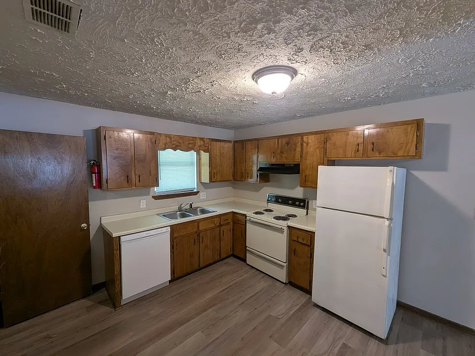 120/122 Cooper Springs Ct