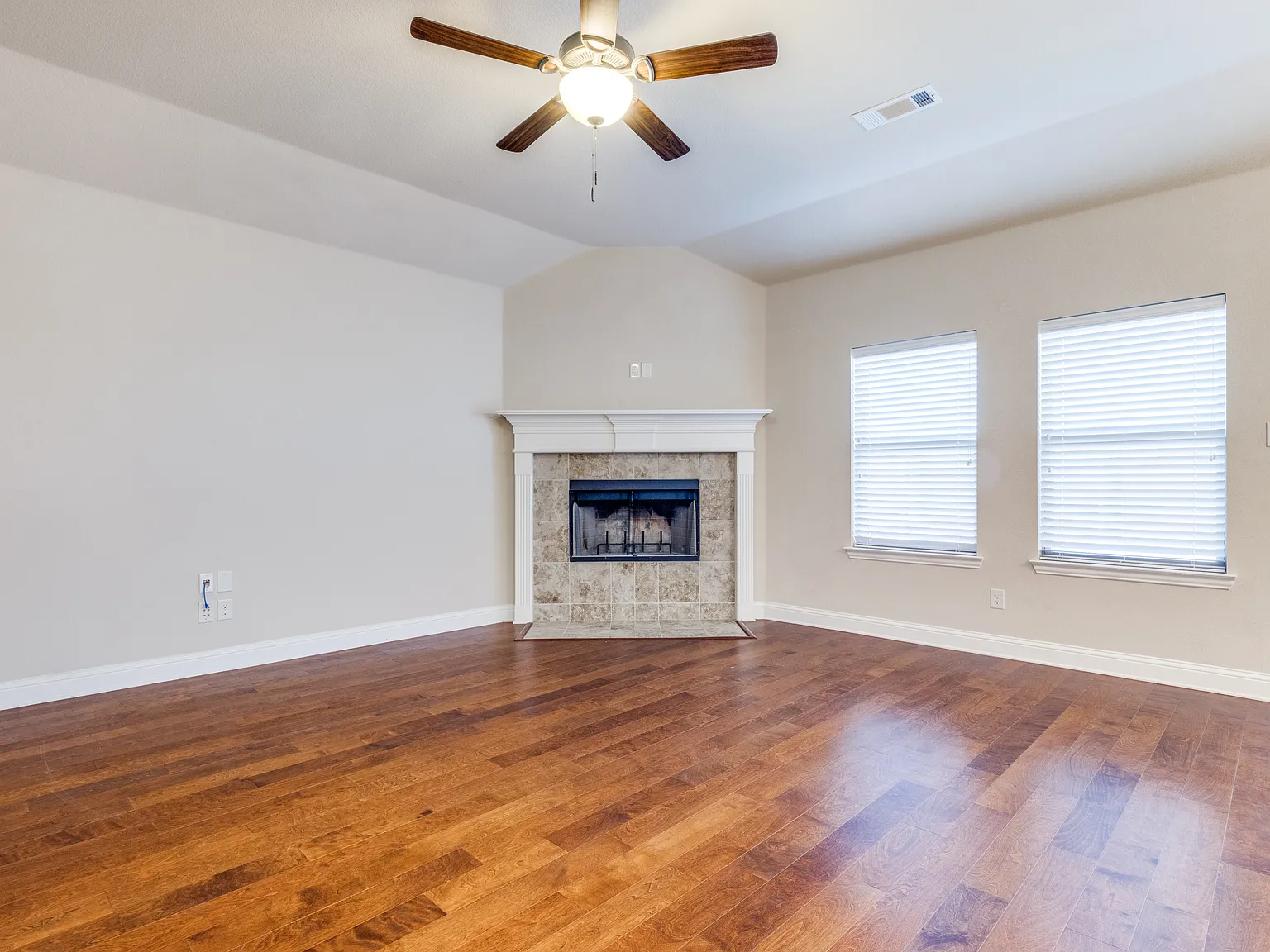 4 bed, 2246 sqft, $2,700 — Photo 4