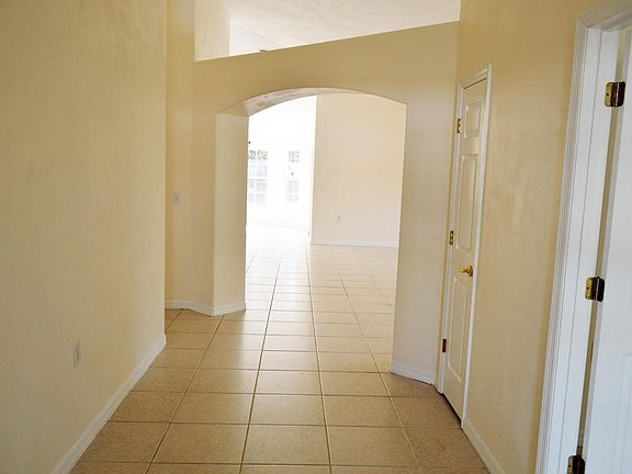 4th image of 2024 N Peninsula Ave